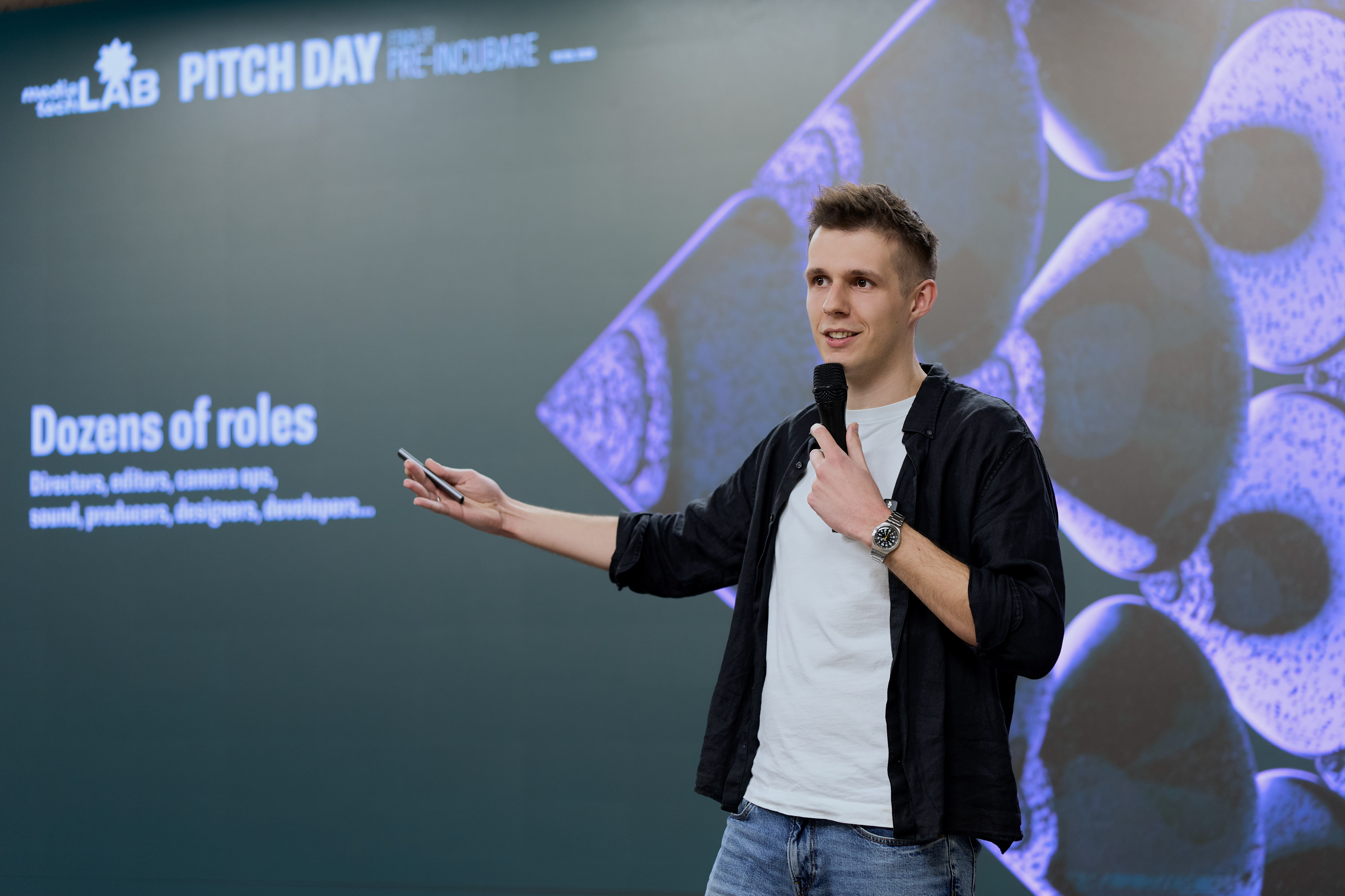 Anatoly Reabov speaking at a pitch event